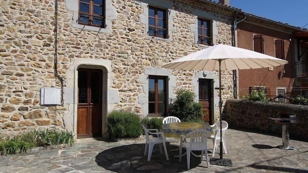 Ferrussac Cottage | Charming 3BR Apartment in Quiet Village with Private Courtyard