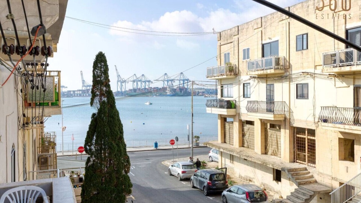 Il-Qajjenza Apartment | Charming 3BR Apt with Breathtaking Sea Views!