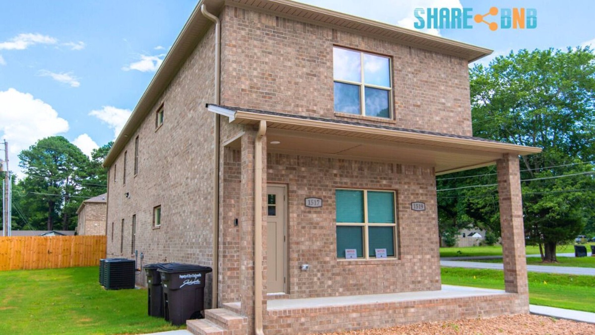 Jacksonville House | Charming 3BR Family Stay | Fenced Yard & Streaming TV