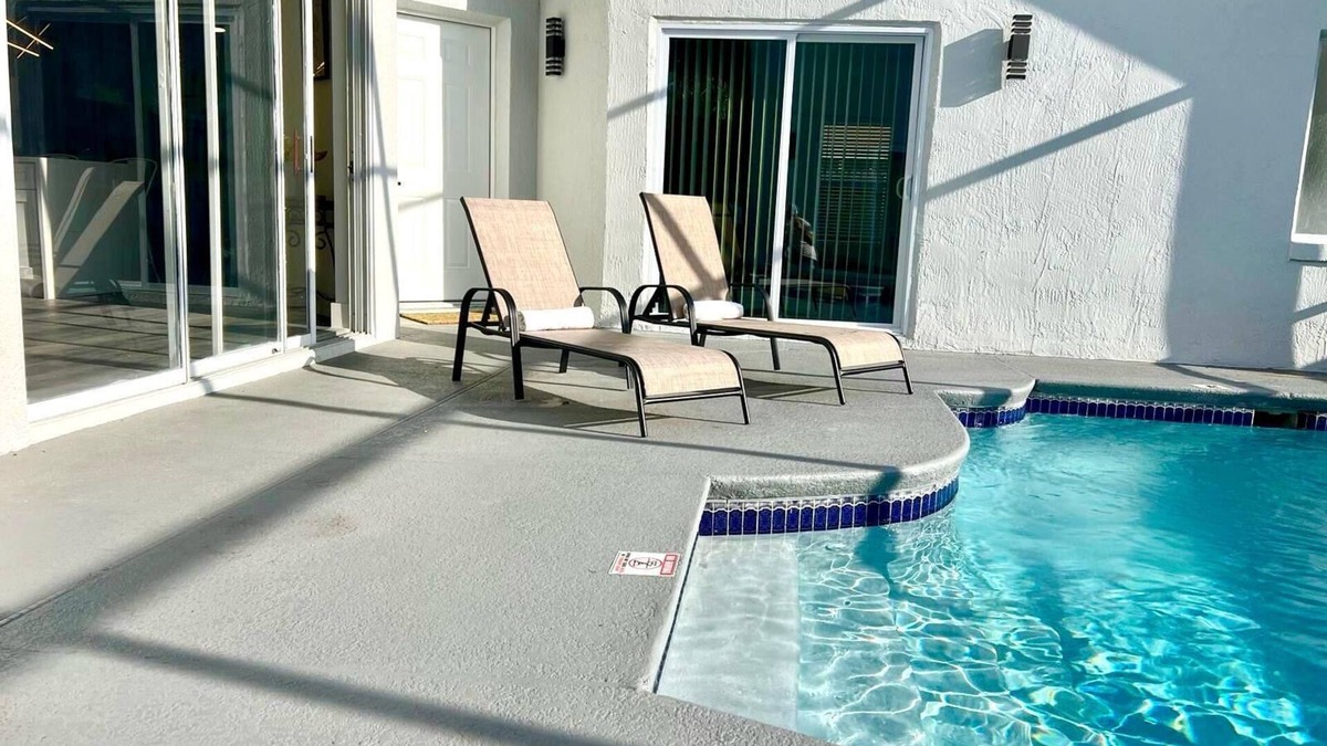 West Kissimmee House | Charming 3BR home w/pool & WiFi, fully equipped, just 27 mins from Disney!