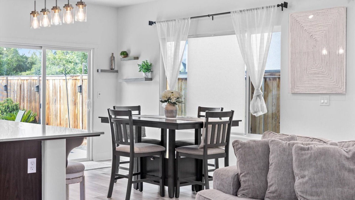 Greenacres House | Charming 3BR in Shafter with Backyard & Garage