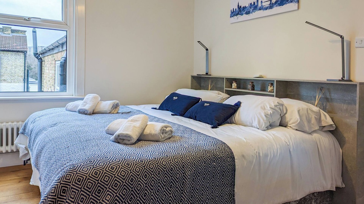 Seven Sisters Apartment | Charming 3BR in Trendy Tottenham Neighborhood