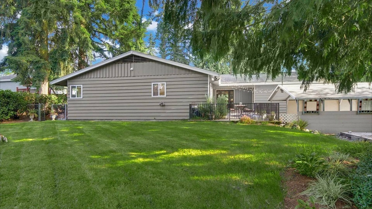 Kenmore House | Charming 3BR Retreat, Lush Yard