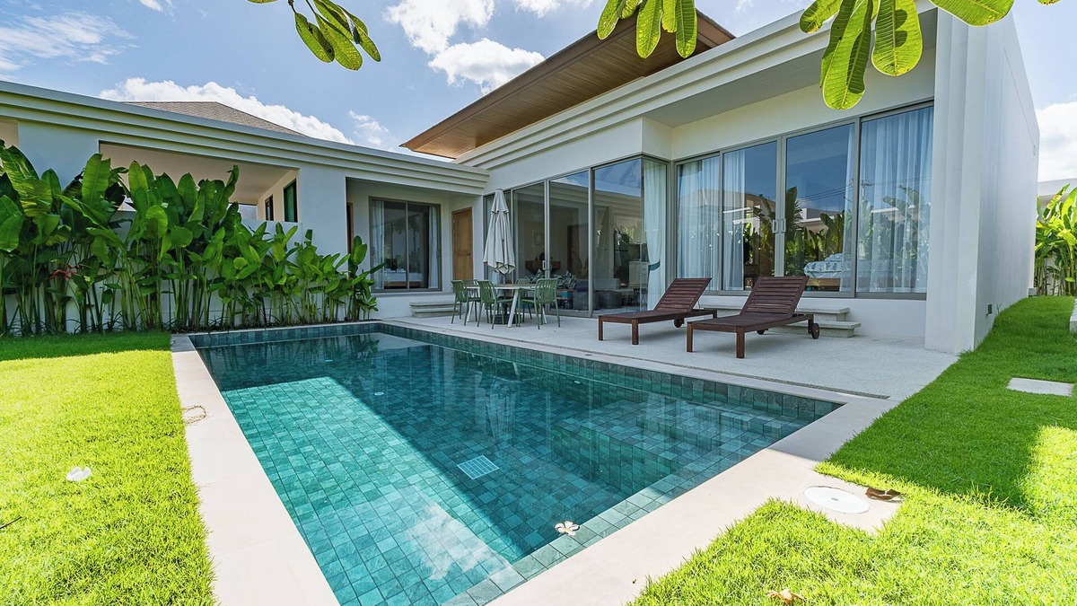 Si Sunthon Villa | Charming 3BR Casa Azure 8 - New Villa for Family & Friends with 24/7 Security