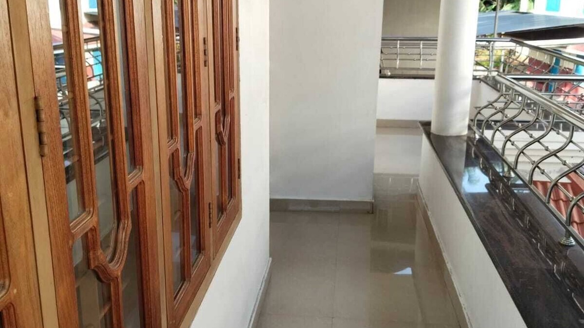 Angamali House | Charming 4-AC-bedroom townhome with WiFi in enchanting Angamaly near airport