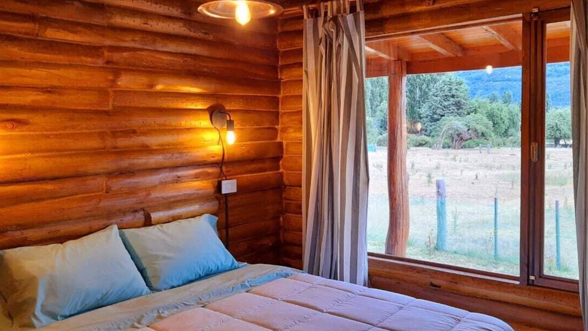 La Bolsa Cottage | Charming 4-bedroom cottage in superb Villa Lago Rivadavia with WiFi