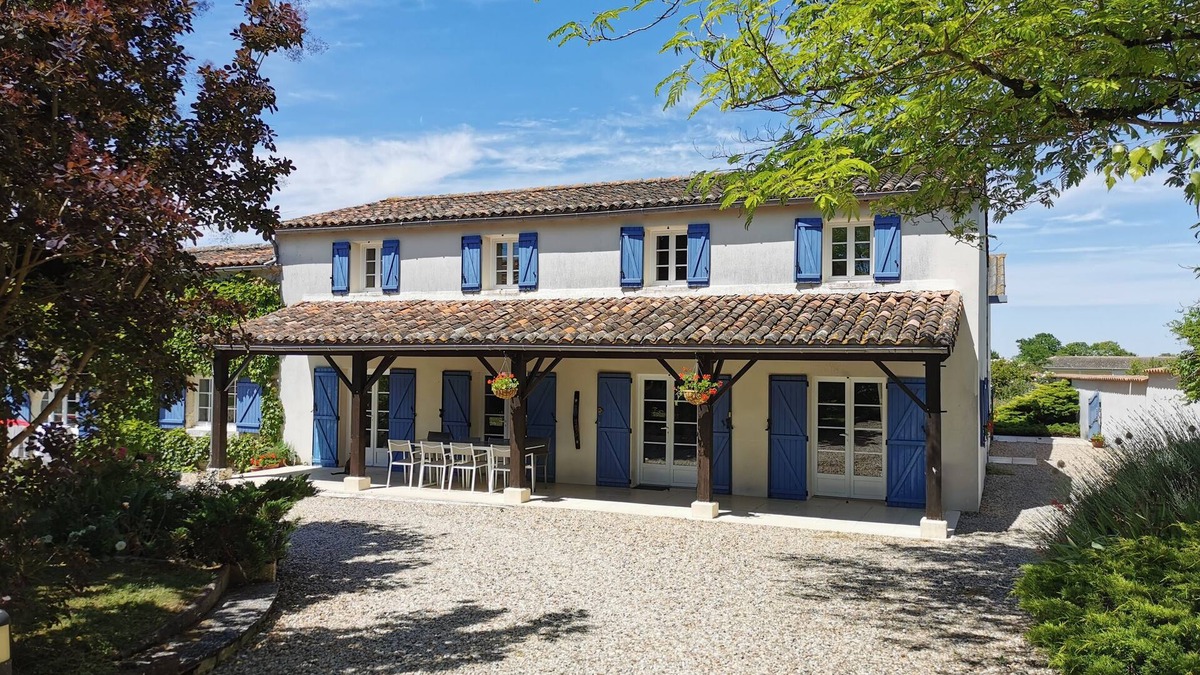 Segonzac House | Charming 4-bed cottage in Cognac vineyards, with large pool and fun games room
