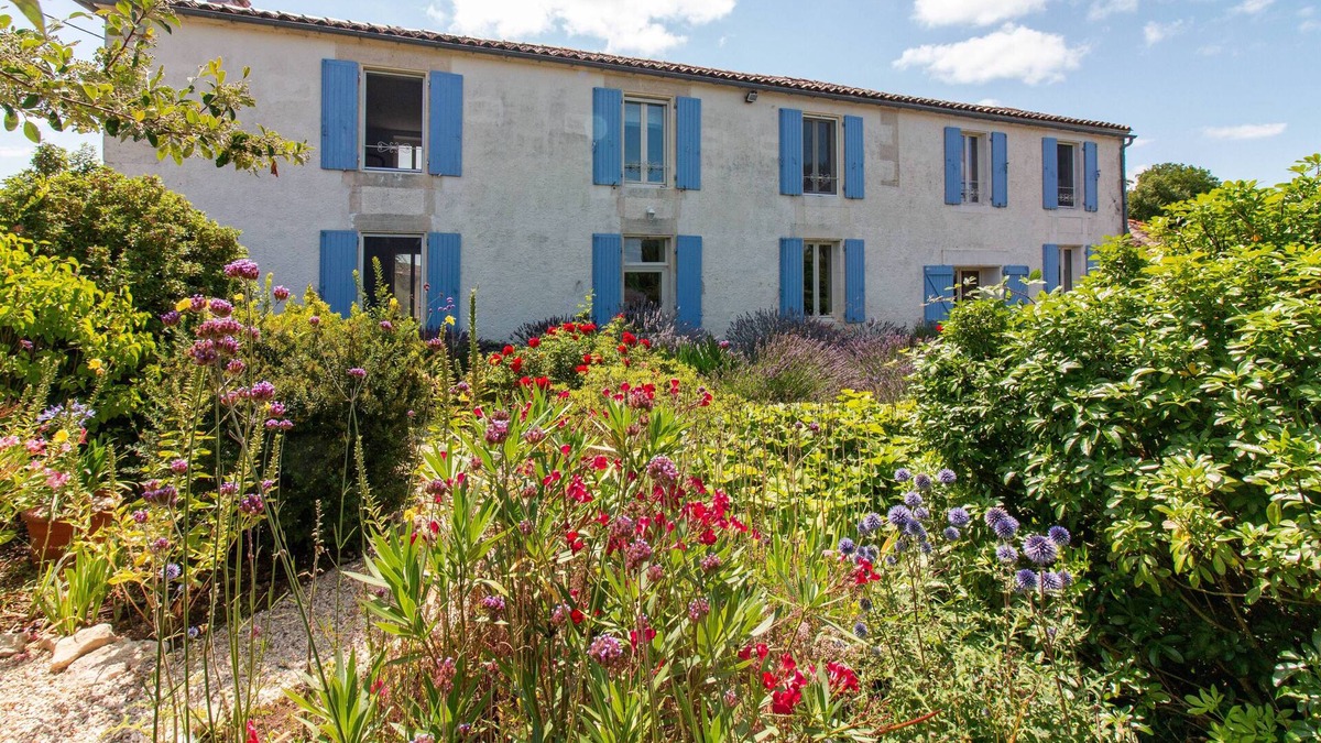 Macqueville House | Charming 4 bed country house with saltwater pool