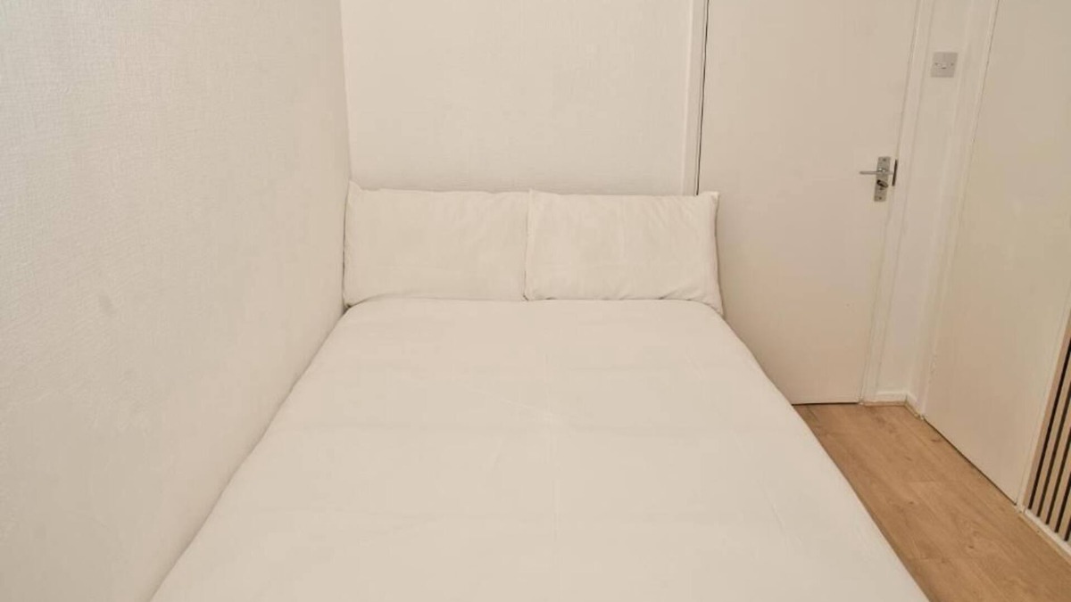 South Hampstead Apartment | Charming 4-bedroom apartment, Sleeps up to 10, Free-Parking, WIFI, Garden