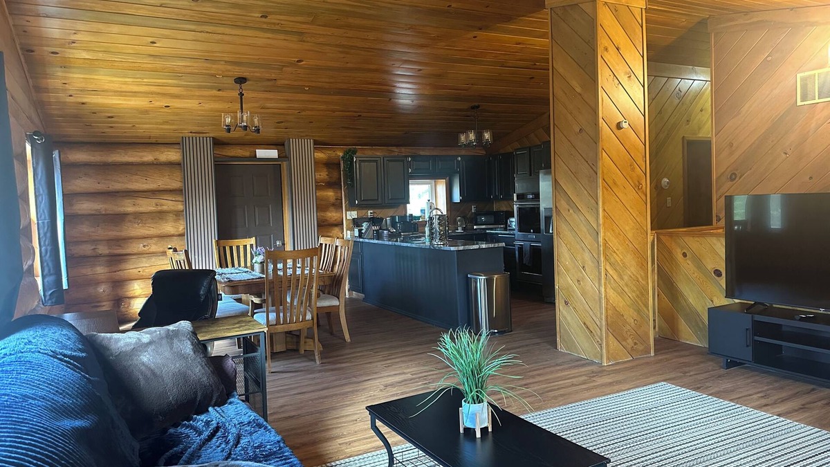 Deltana House | Charming 4-bedroom house with WiFi, fitness room in delightful Delta Junction