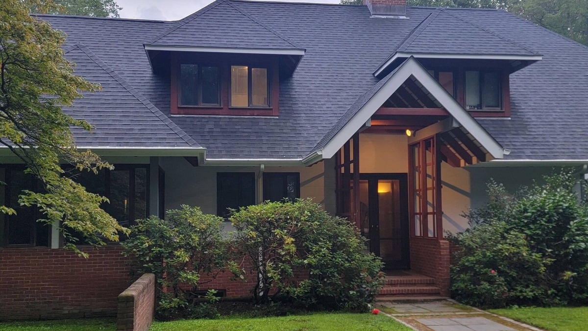 Locust Valley House | Charming 4-bedroom house with fitness room and WiFi in lovely Locust Valley