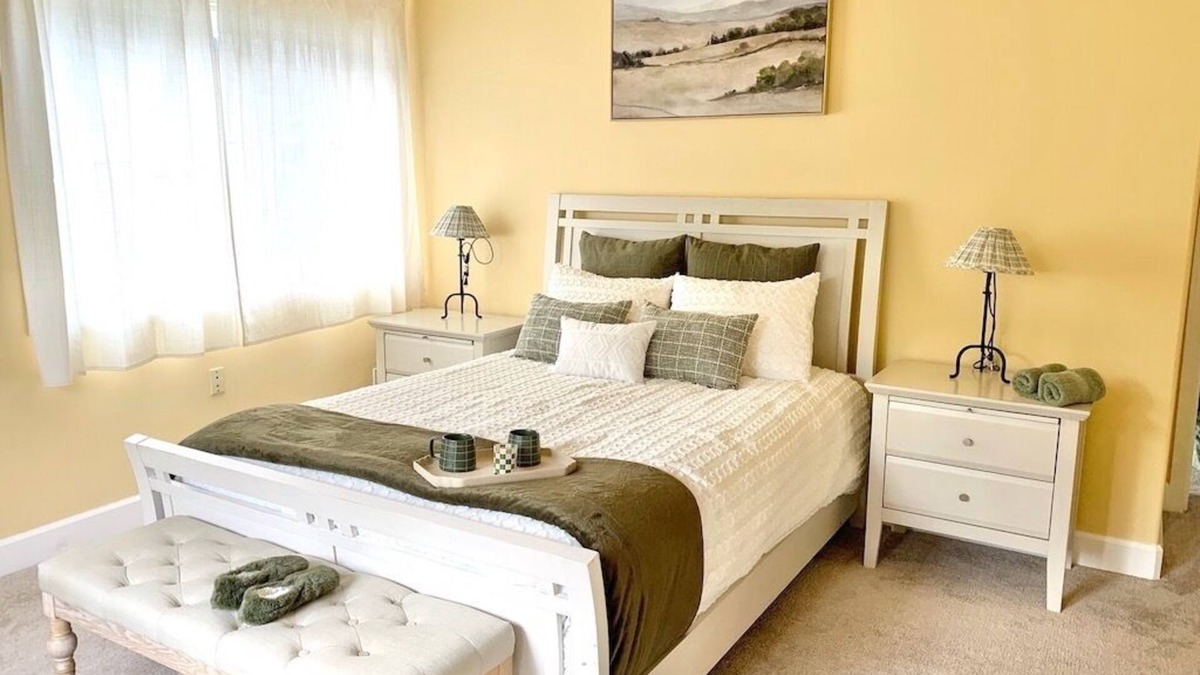 Mercer Island House | Charming 4-bedroom house with AC and WiFi in Mercer Island