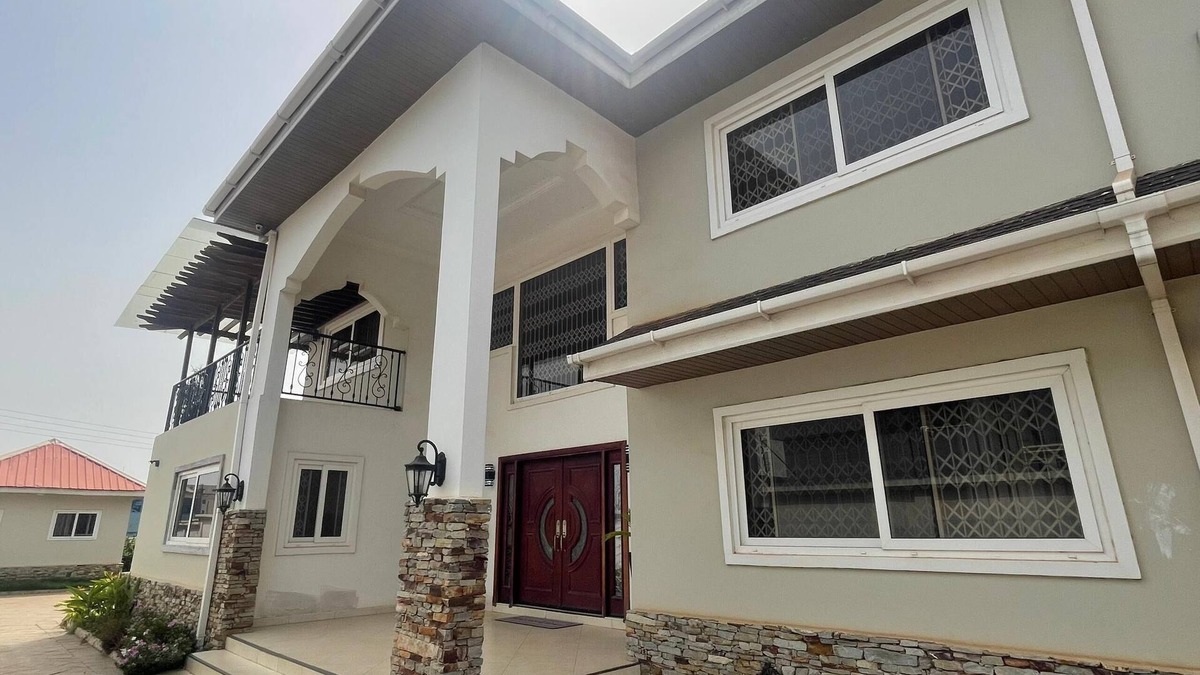 Teshie House | Charming 4-bedroom, 4 and half bathroom house in nice area of Burma Hills, Accra