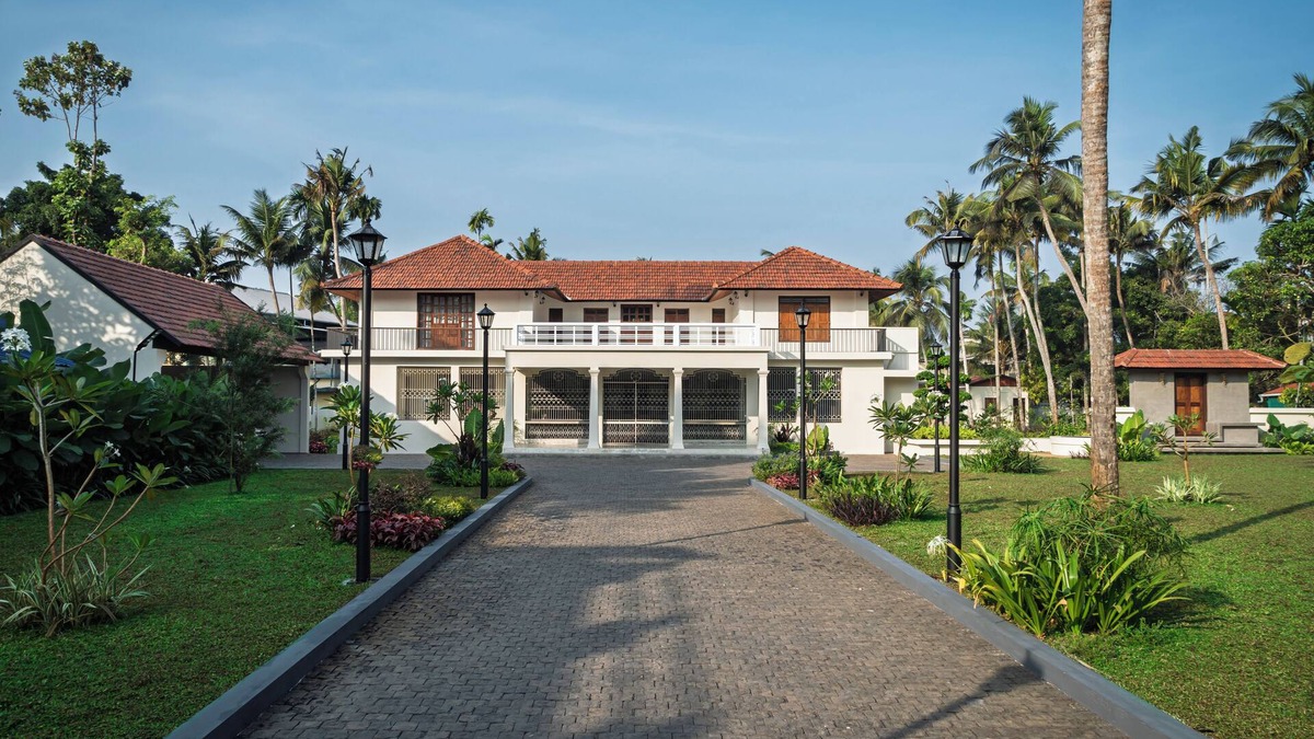 Cherai House | Charming 4 - Bedroom Airconditioned Bungalow near Cherai Beach at North Paravur