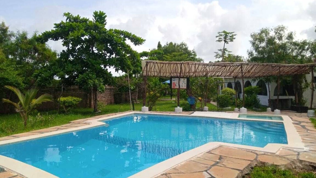 Tiwi House | Charming 4-bedroom bungalow in fabulous Mombasa Tiwi beach with pool.