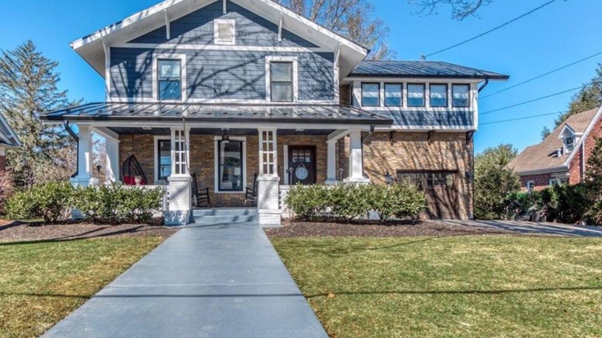 Abingdon House | Charming 4-bedroom craftsman house in Abingdon with WiFi and AC