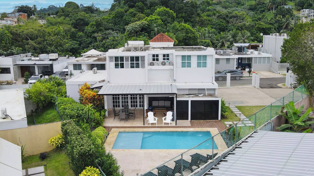 Tortugo House | Charming 4-bedroom Estate with In-ground pool WiFi in San Juan