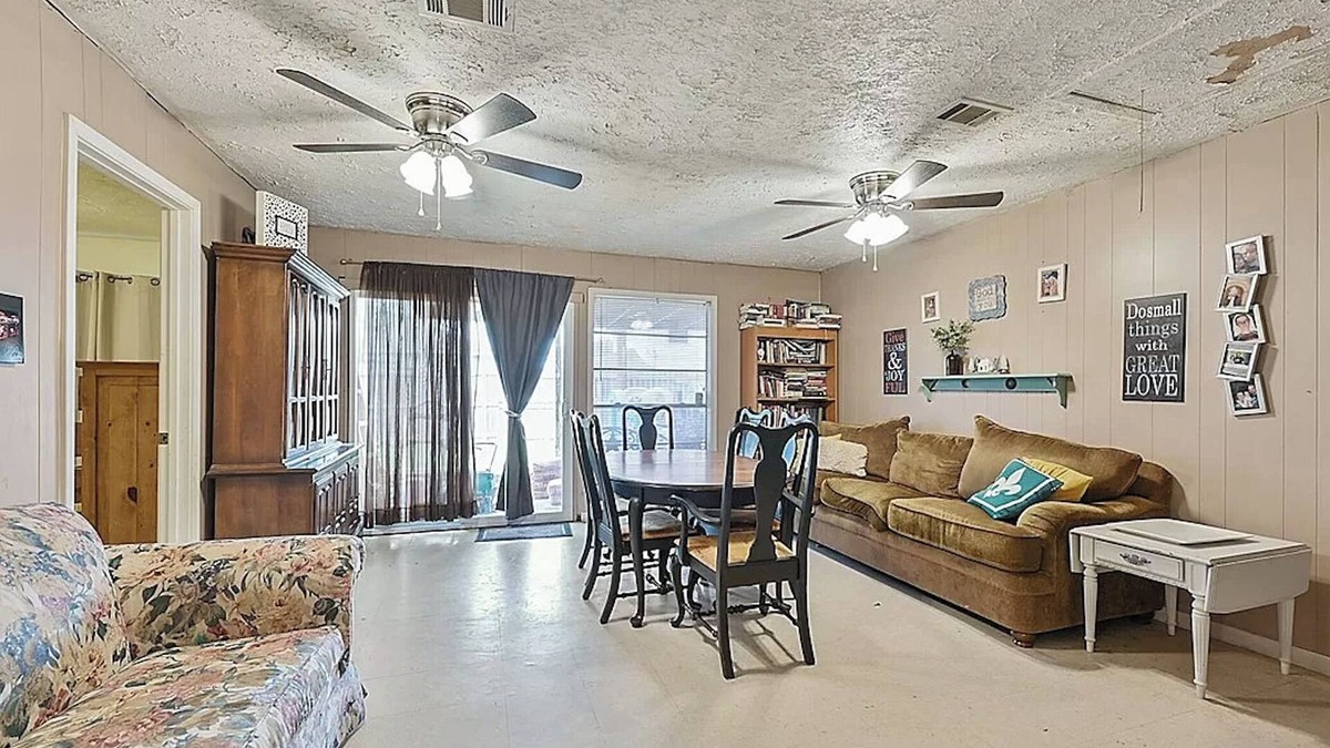 Bryan House | Charming 4-bedroom family home with AC and WiFi in Bryan with plenty of room!