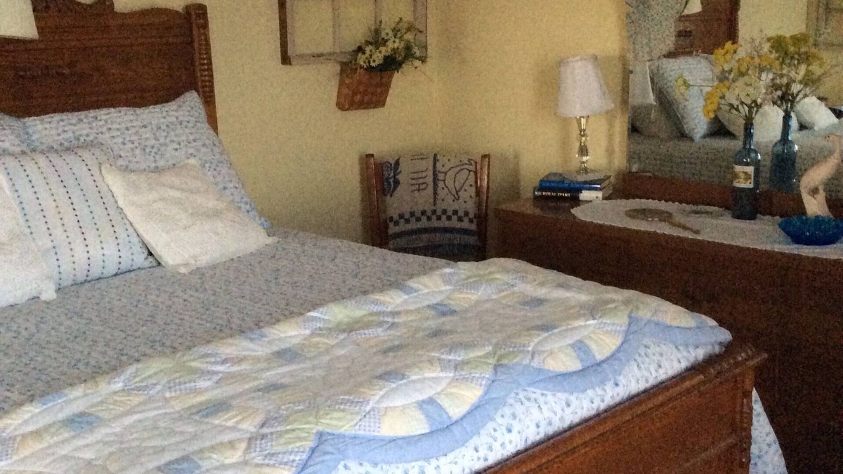 Old Town Other | Charming 4-bedroom farmhouse with AC and WiFi in music-filled Galax, VA