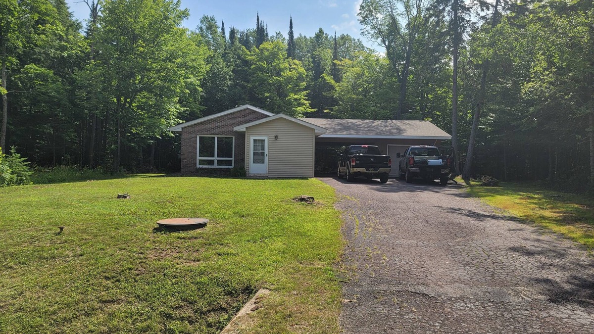 White Pine House | Charming 4-bedroom house with WiFi, AC in peaceful White Pine