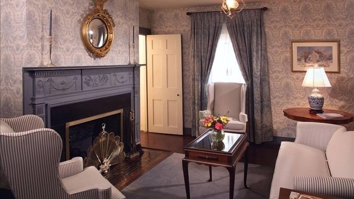 Farmington House | Charming 4 Bedroom Historic House in Farmington, ~CT~