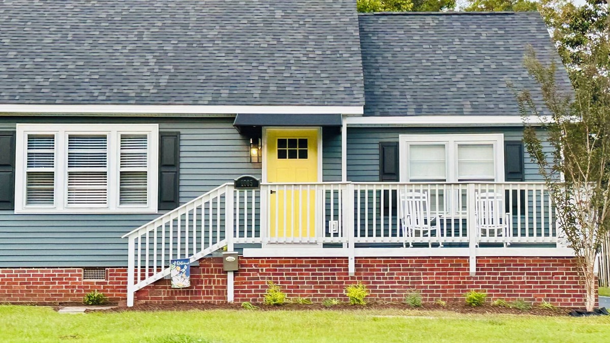 Conway House | Charming 4-bedroom home located in Historic District of Downtown of Conway, SC!