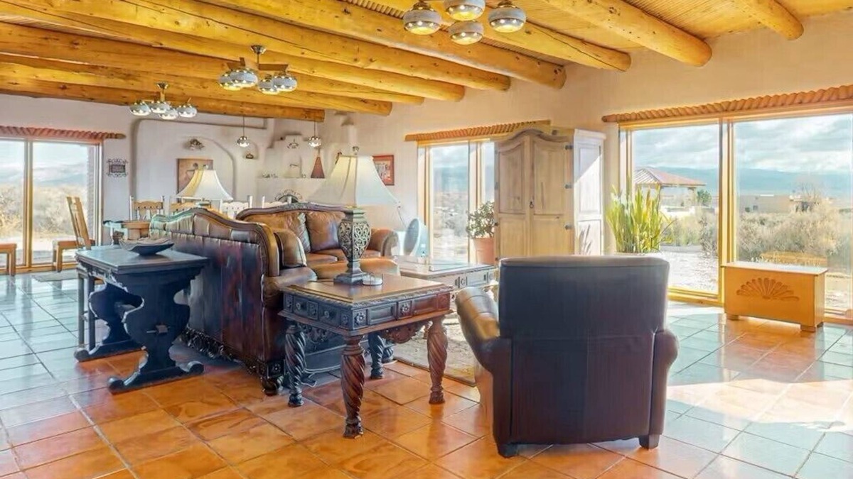 Arroyo Hondo House | Charming 4-bedroom house with hot tub, AC and WiFi in welcoming El Prado