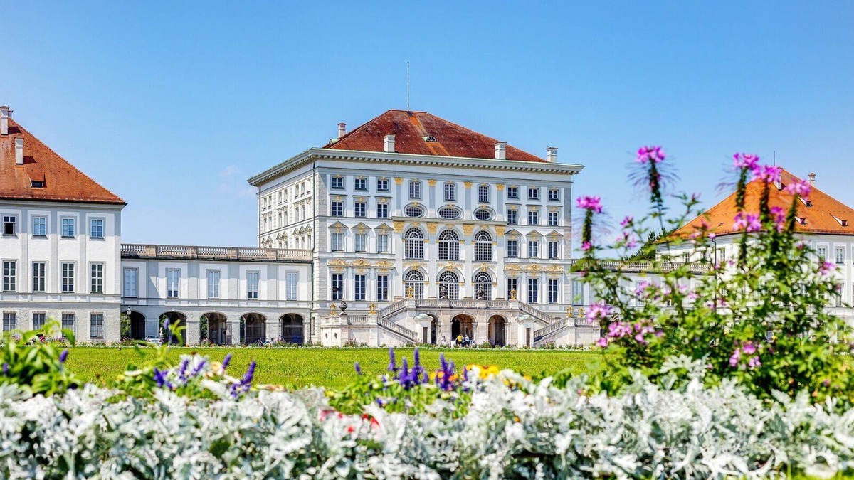 Nymphenburg House | Charming 4-bedroom house with AC and WiFi in fabulous München