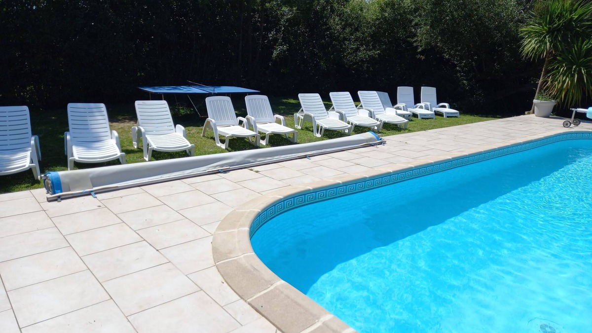 Lairoux House | Charming 4-bedroom house in Lairoux with WiFi and Pool