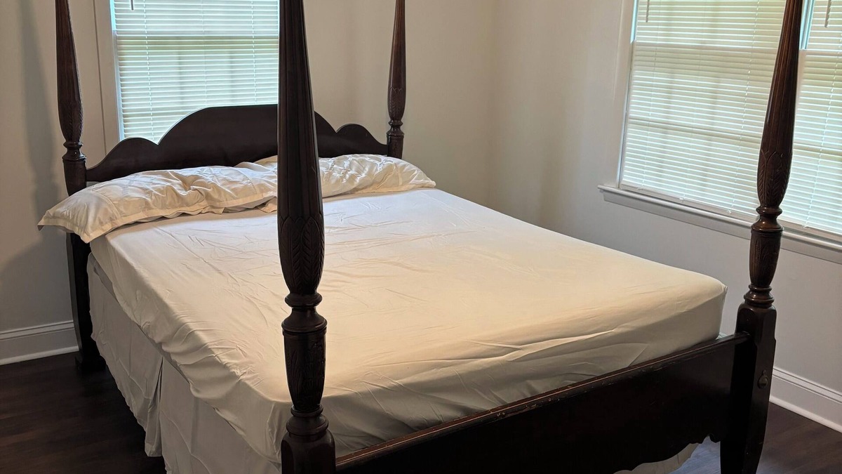 Capshaw House | Charming 4-bedroom house with WiFi and AC in Harvest very secluded