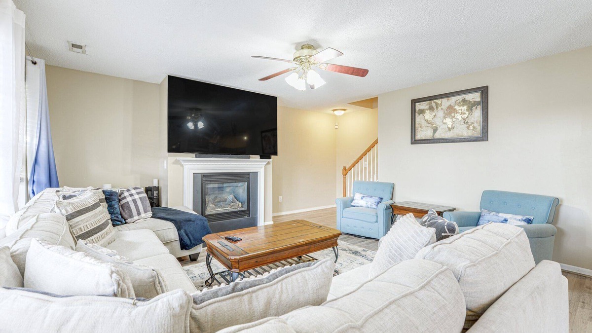 Northeast Raleigh House | Charming 4-bedroom house with huge back yard and AC in Raleigh, NC