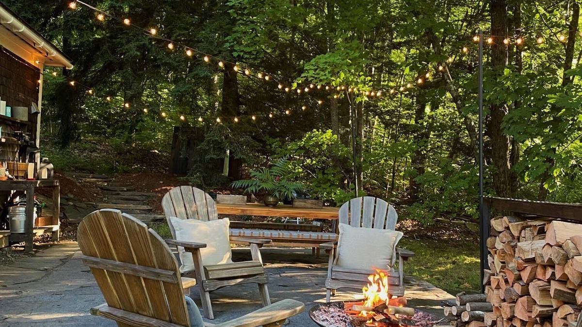 Putney House | Charming 4-bedroom house with Patio and Firepit in Putney