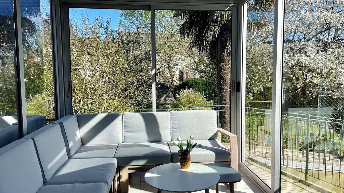Bruz House | Charming 4-bedroom house with garden, close to shops and bus stop