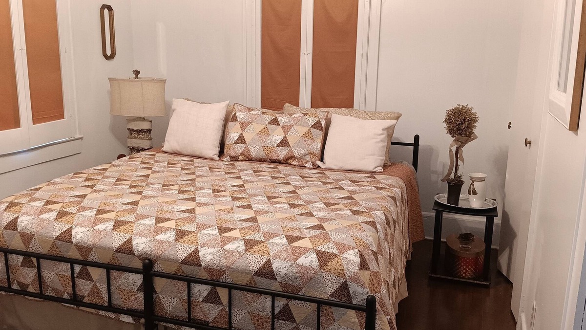 Shaw House | Charming 4-bedroom house with WiFi, AC in lovely Shaw