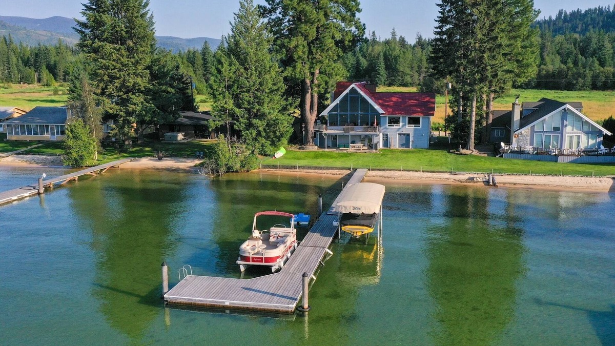 Coolin Cabin | Charming 4-bedroom lake front cabin in serene Coolin, ID