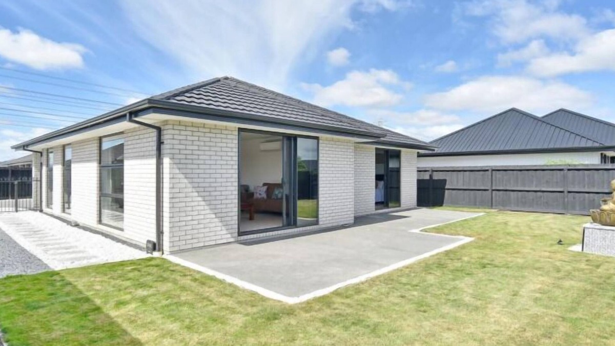 Christchurch Apartment | Charming 4-bedroom home located near Christchurch International Airport.