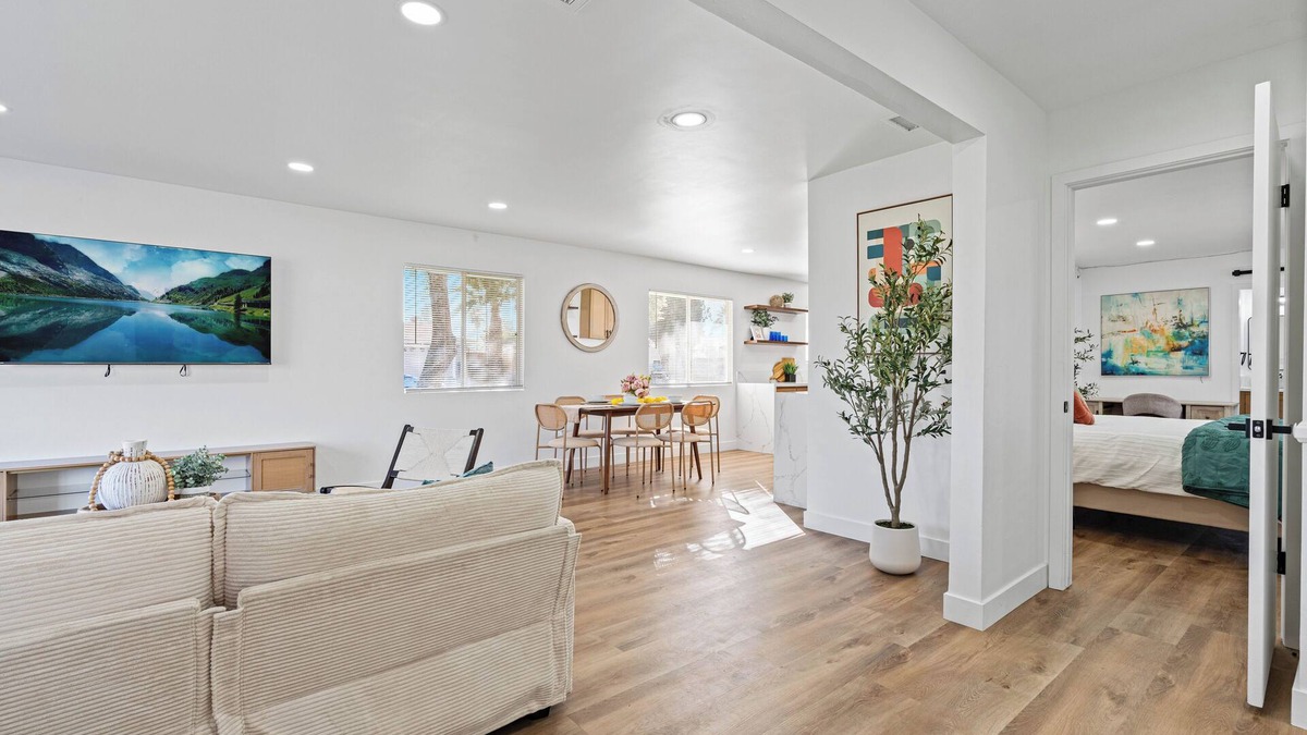 Redlands House | Charming 4-bedroom Pool House in Best Location in Redlands