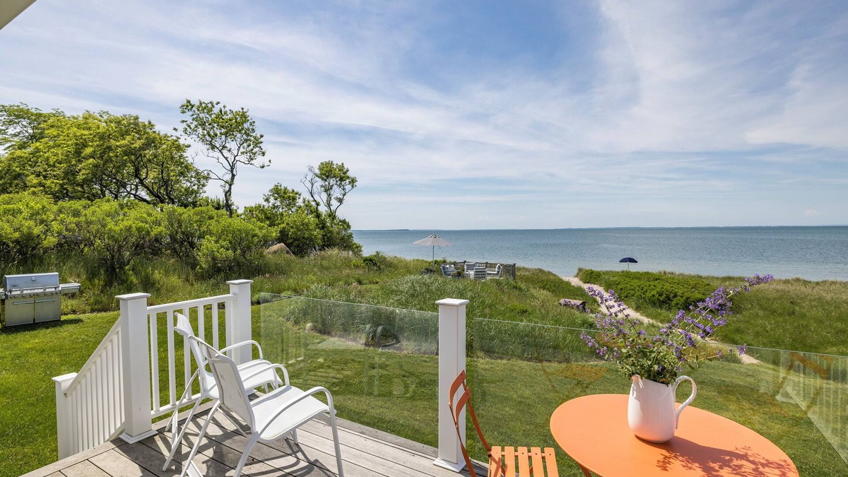 Hamptons House | Charming 4-bedroom house in East Hampton with WiFi, AC, fitness room