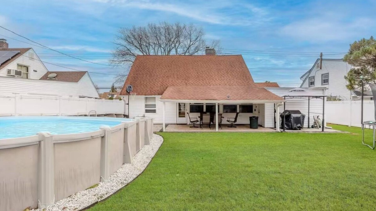 Levittown Villa | Charming 4-bedroom villa with Pool