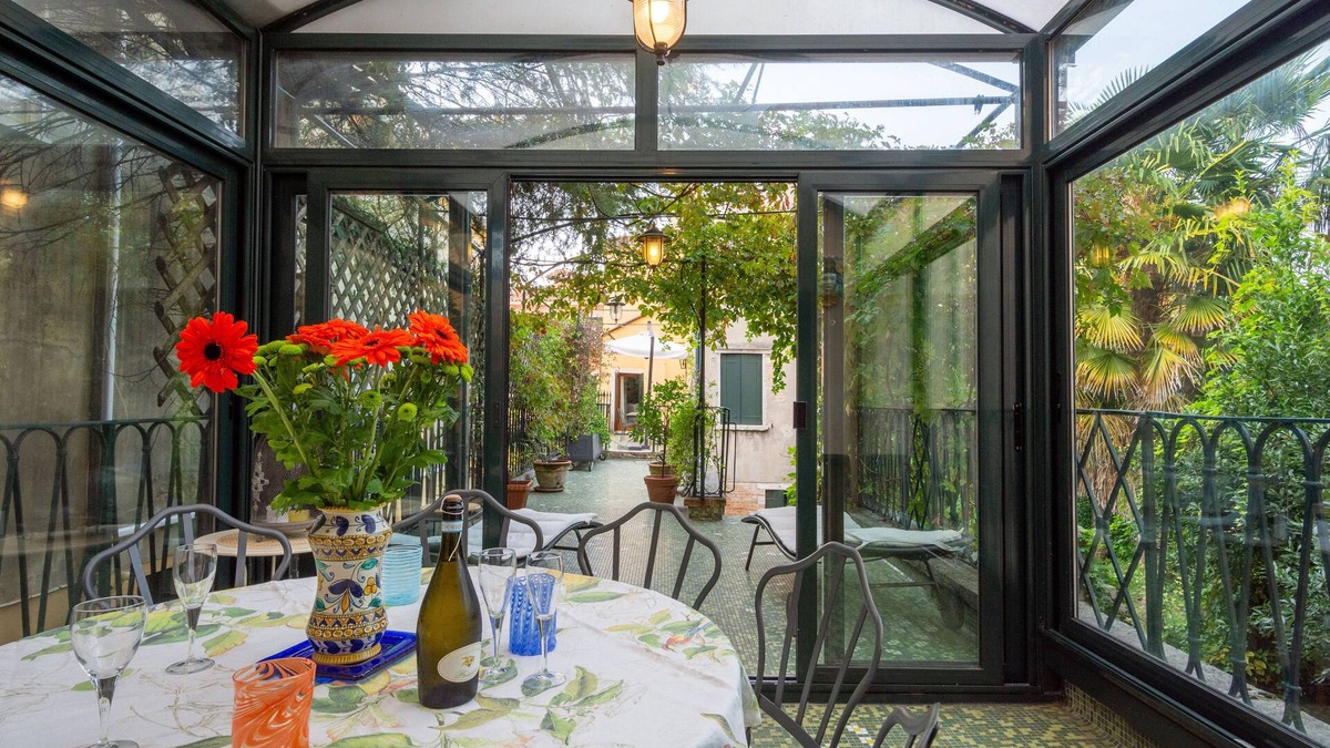Dorsoduro Apartment | Charming 4 bedrooms Apartment with Amazing Terrace and Fairytale Garden