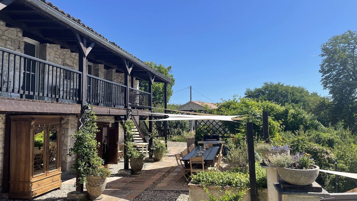 Touffailles House | Charming 4* gîte with private pool&jacuzzi 11 bedrooms/10 bathrooms