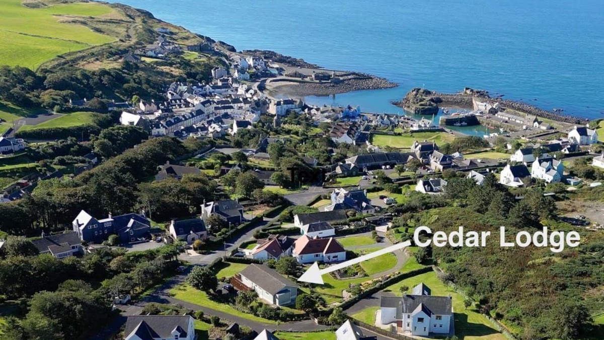 Portpatrick House | Charming 4* House. Sea Views. Next to Golf Course. 4 en suite bedrooms