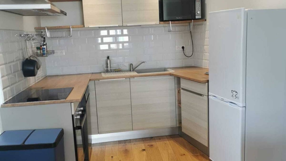 La Souterraine Apartment | Charming 4-room apartment in a historic building dating from 1530.