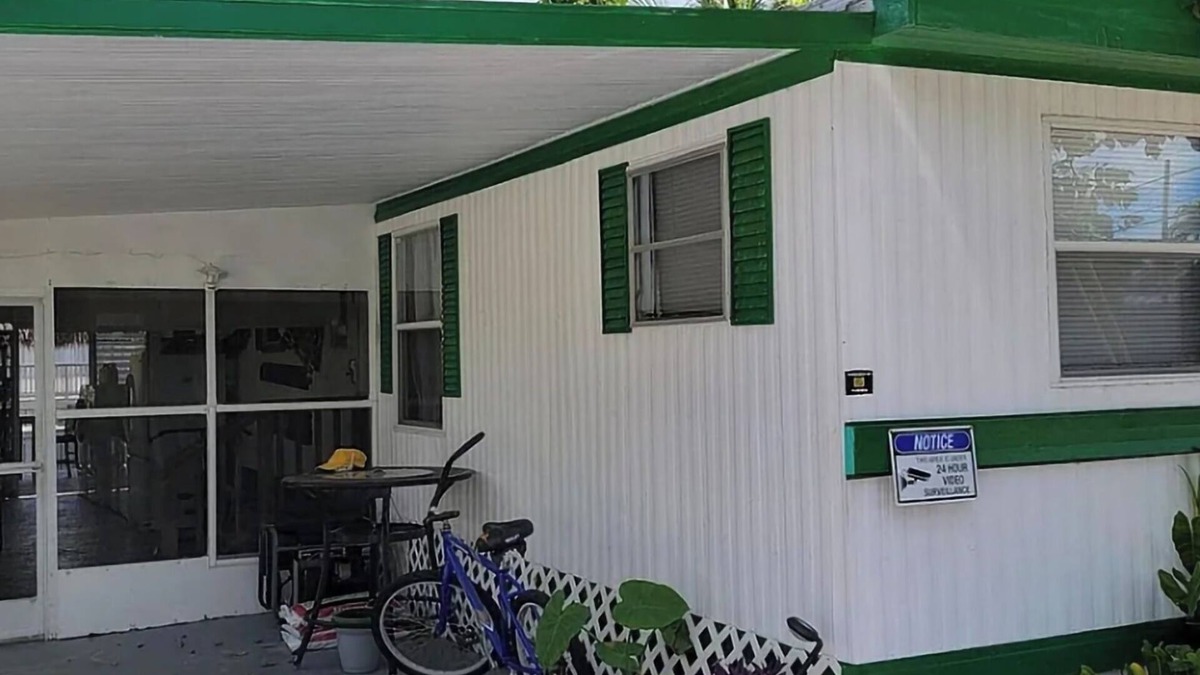 Little Torch Key House | Charming 46 ft lg canel ft 2-bed in delightful Little Torch Key with RV hook up.