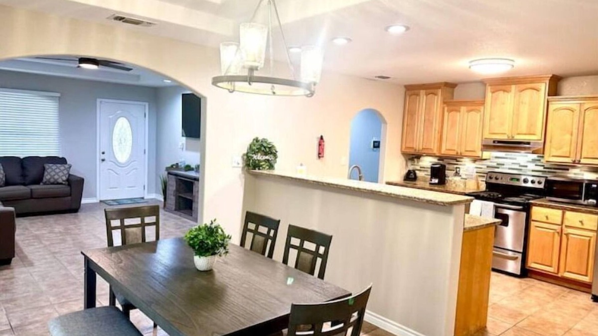 Eagle Pass House | Charming 4beds/2bath Entire Home