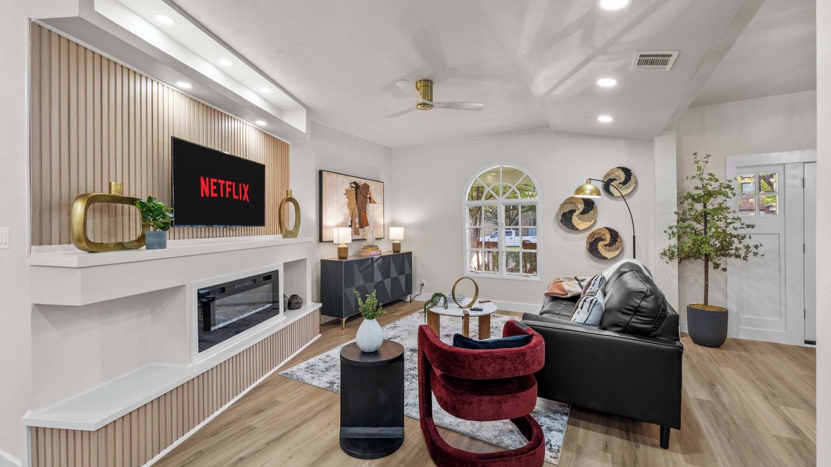 Kessler House | Charming 4BR | Deck + Pets OK I Bishop Arts