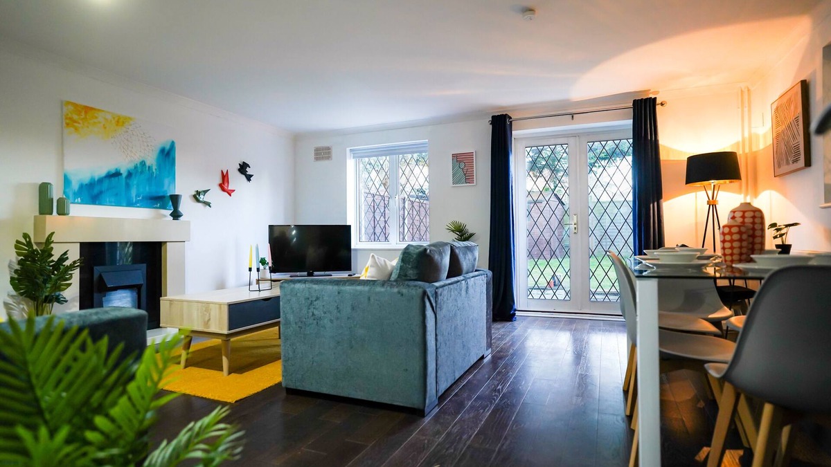 Tea Green House | Charming 4BR for Large Groups