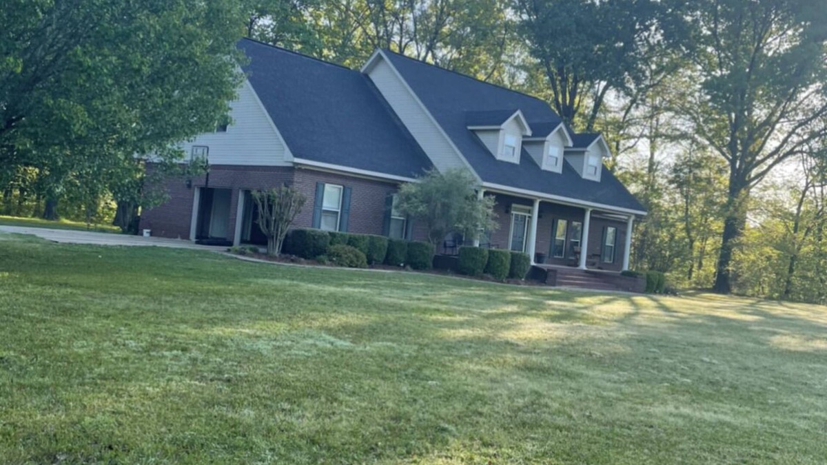 Pontotoc House | Charming 4BR Home With Outdoor Living Area That Is Close To It All✨ HOT TUB✨