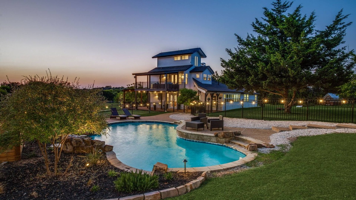 Princeton House | Charming 5 bed/3 ba Farmhouse +1bd/1ba game room + pool/hot tub w/opt event barn