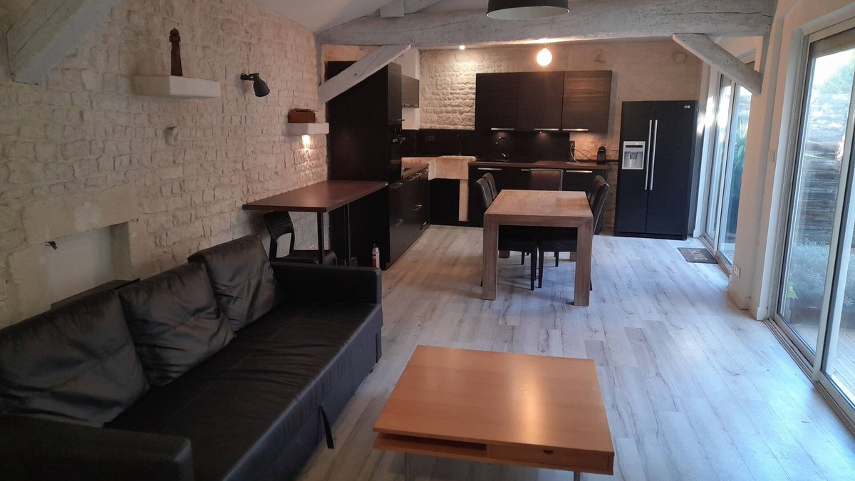 Croix Chapeau House | Charming 5-Bedroom House in Croix-Chapeau, La Rochelle, France⭐